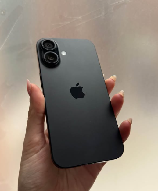 iPhone 16 Black
